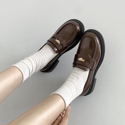 Универсальные ретро интернет знаменитости толстый каблук маленькие кожаные туфли женские 2025 новые осенне-зимние маленькие мужские однопедальные французские мокасины