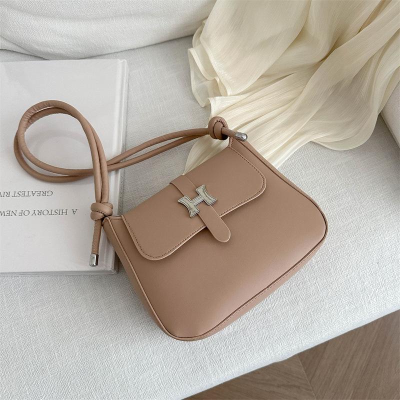Fashionable Bags for Women's New Summer One-shoulder Crossbody Bags Simple Casual and Large Capacity for Commuting Small Square Bags for Work