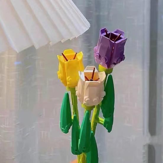 Красивый искусственный цветок против падения яркий цвет украшает