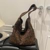 Retro Versatile Leopard Print Tote Bag Women's Autumn and Winter New Fashionable Simple Large-capacity Commuter Shoulder Bag