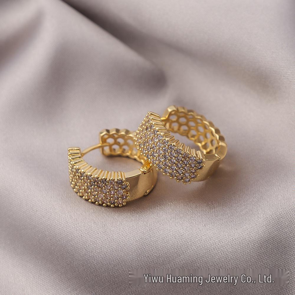 Французские серьги-пусеты с цирконами и бриллиантами в стиле легкой роскоши - Универсальные и трендовые стили