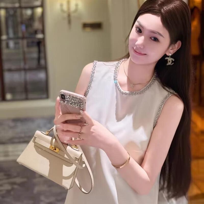 Женское элегантное белое мини-платье А-силуэта без рукавов