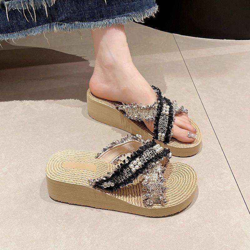 2025 Summer New Thick-bottomed Cool Slippers Women's Wear Light Seaside Vacation Beach Cross-strap Women's Slippers