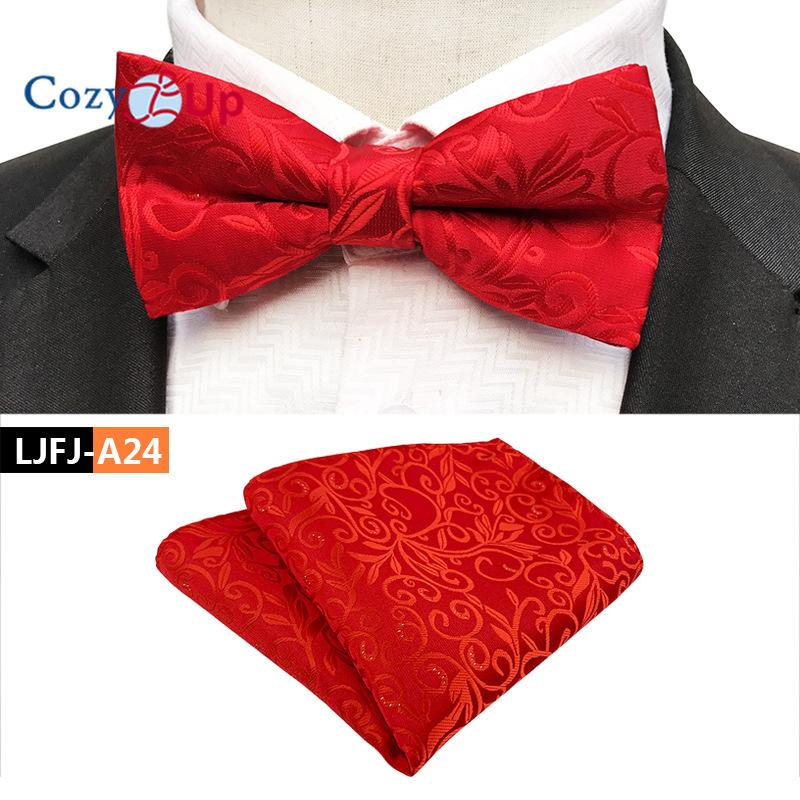 Костюм-двойка с галстуком-бабочкой и нагрудным платком с узором пейсли