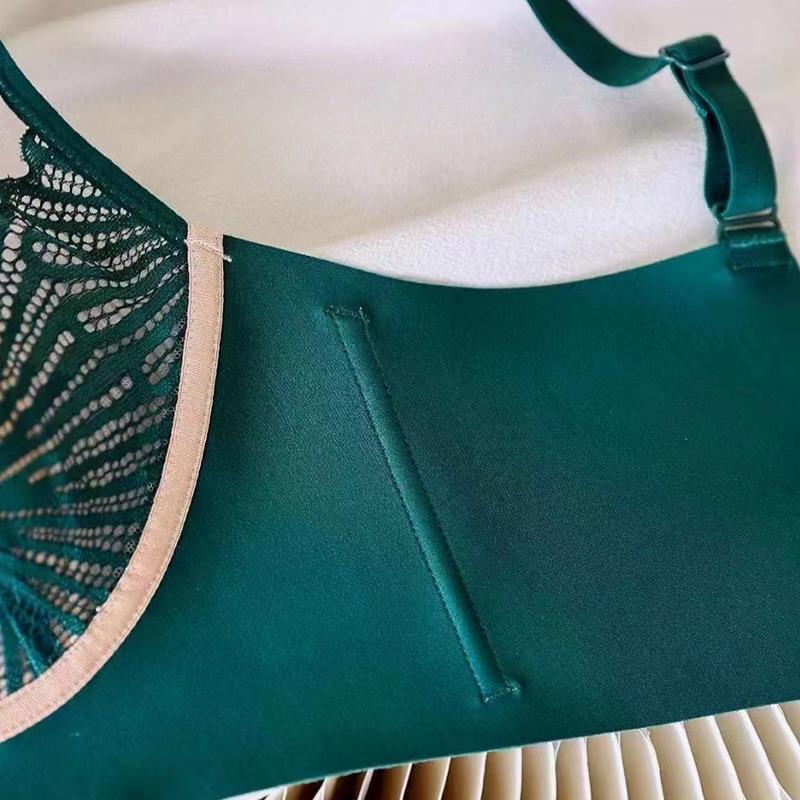 Ultra-thin Lace Bra Gathered Adjustable Underwear Shockproof Anti-glare Bra