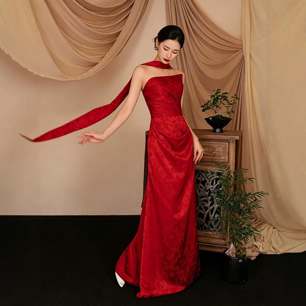 New Chinese morning gown dress New bridal wedding engagement toast dress Red tube top light luxury niche skirt