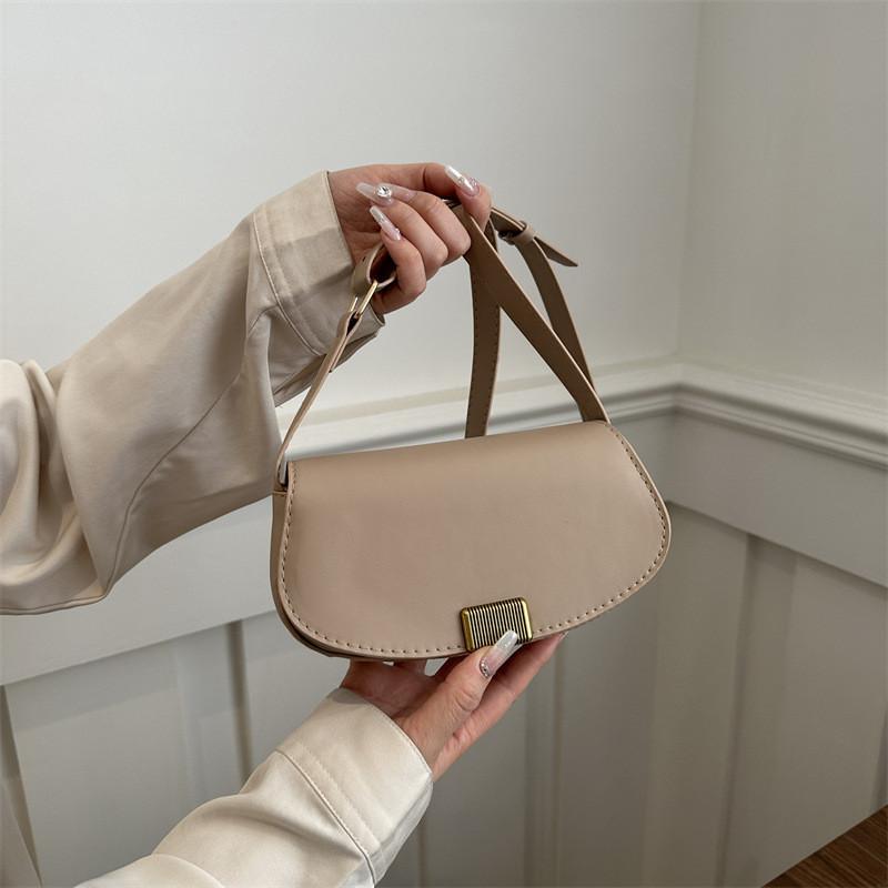 Small Uncommon Design Women's Bag 2024 New Fashion Crossbody Bag Textured Underarm Saddle Bag