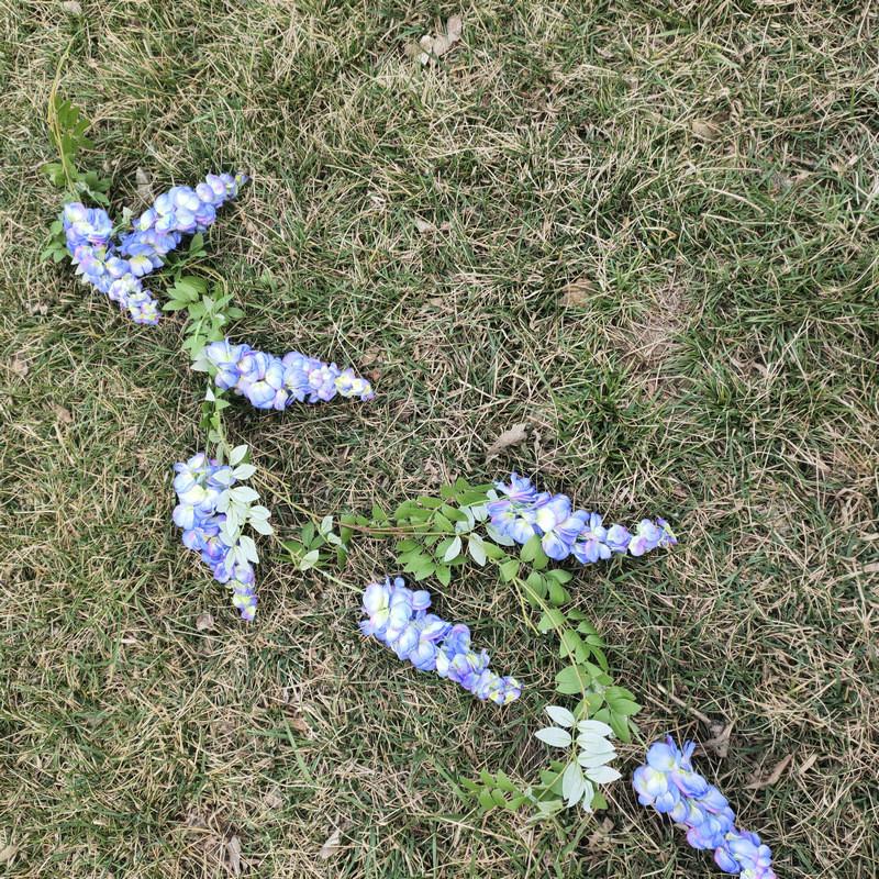 Искусственные глицинии фиолетового цвета для свадебного декора и потолочных композиций для мероприятий