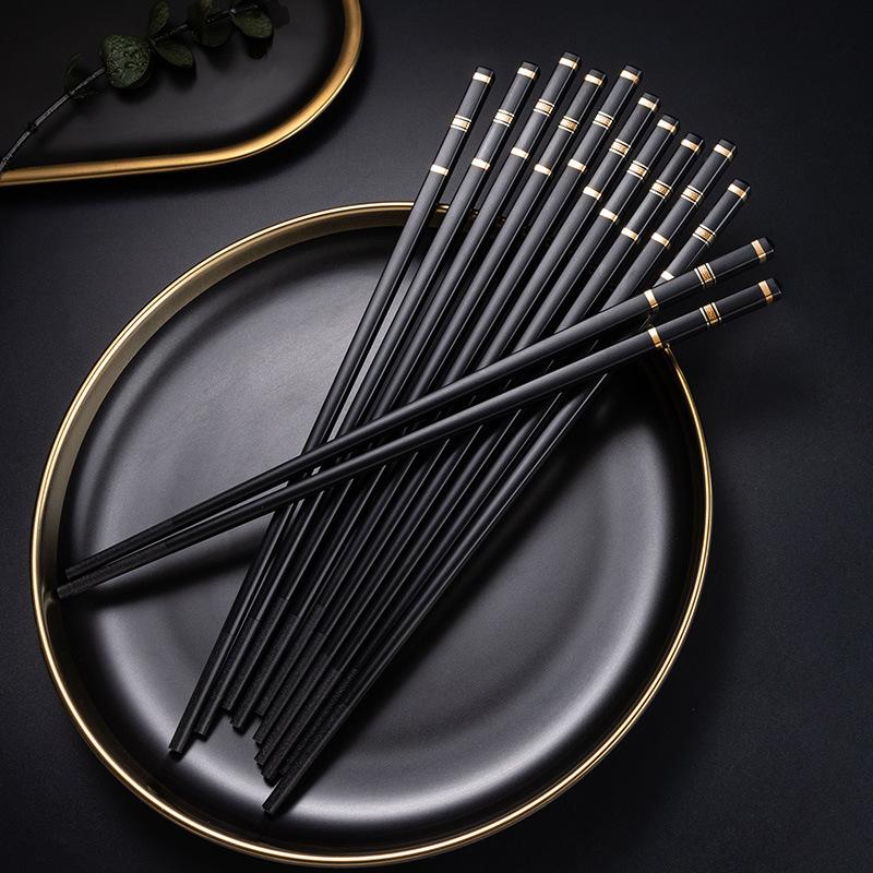 4 Pairs Black Japanese Chopsticks Set Alloy Reusable Korean Style Chopsticks Kitchen Tools Anti-scalding Tableware