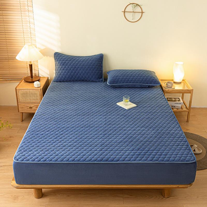 Простая однотонная стеганая простыня из молочного волокна, нескользящий студенческий бытовой матрас, пылезащитный защитный чехол, утолщенная подушка-покрывало