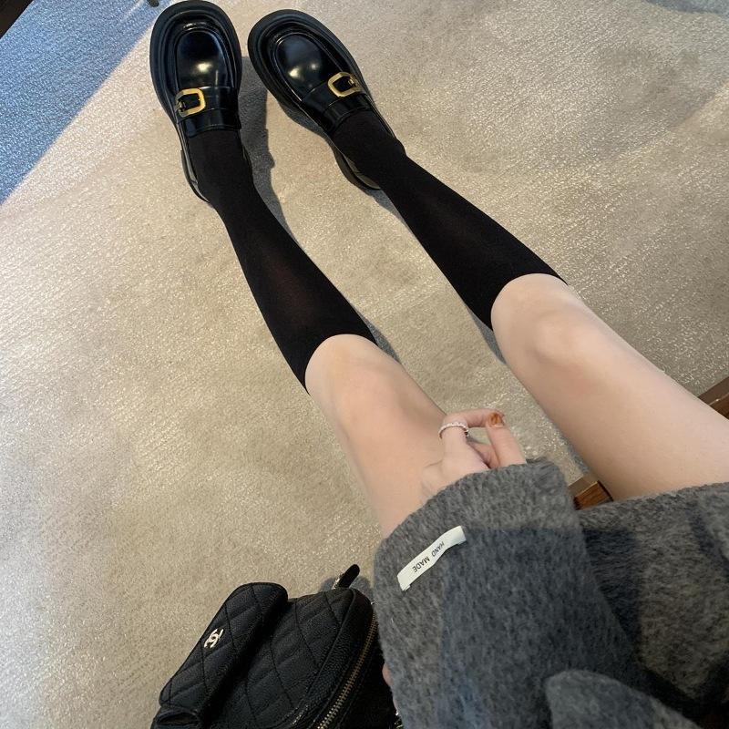 Женские кожаные мокасины Grape Mother Studiolee из благородного золота с квадратной круглой пряжкой и толстым каблуком в британском стиле на весну и осень.