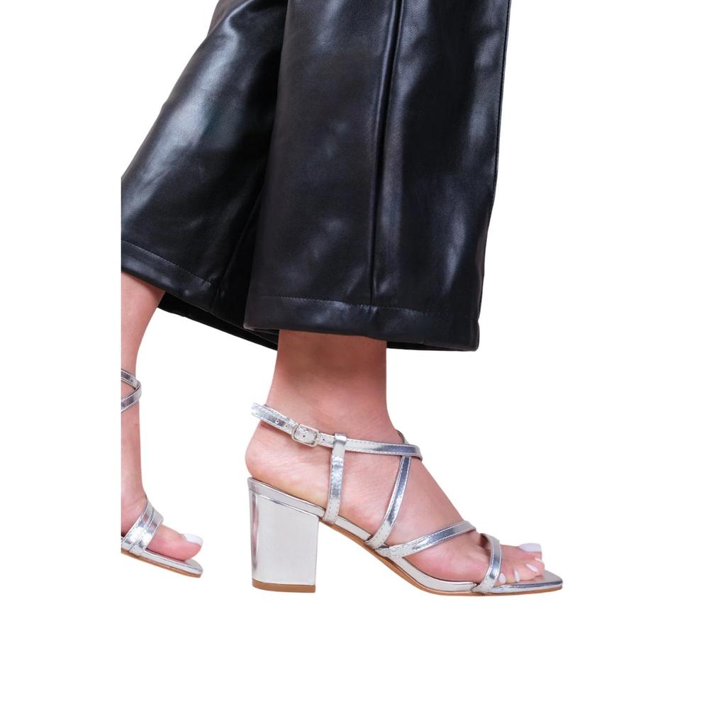 Where's That From Женские/Дамские сандалии Sidra из ПУ с перекрестными ремешками и широким средним блочным каблуком