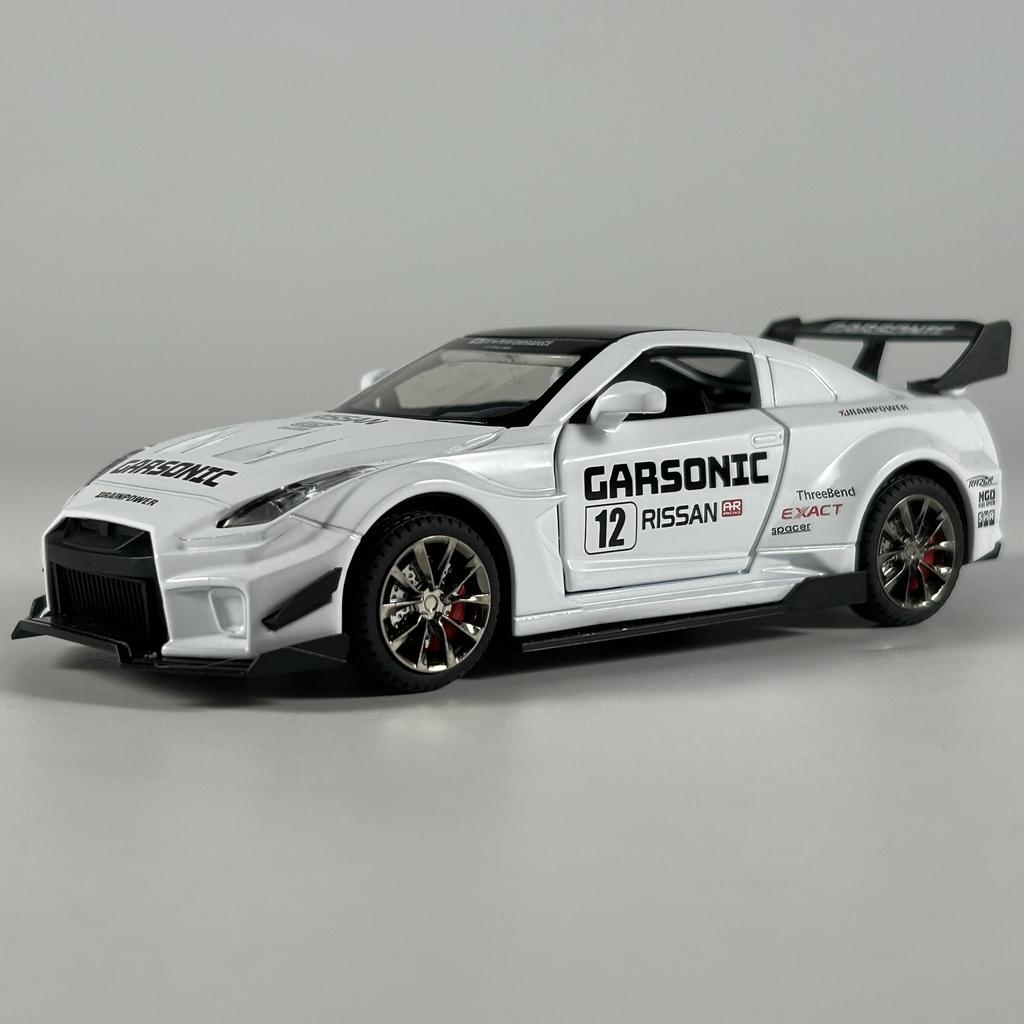 1:32 Nissan GTR CSR2 Alloy Metal Diecast Model Car Home Decoration & Collectibles Hobby Display Ornaments Holiday Present Gifts