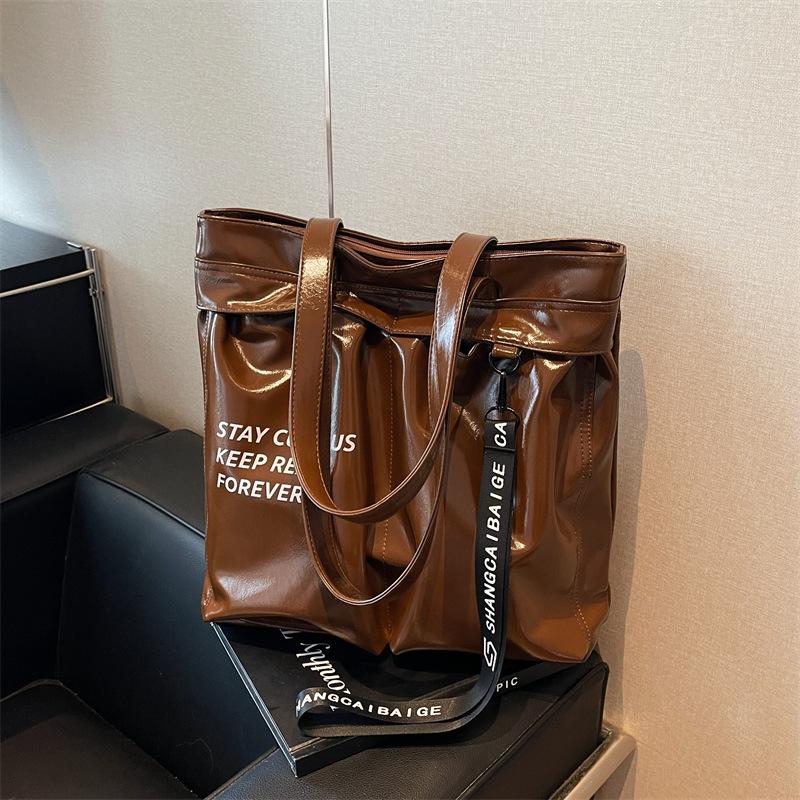 Большая вместительная сумка для женщин 2024 года, новая модная и стильная сумка через плечо для поездок на работу, универсальная сумка для студентов колледжей