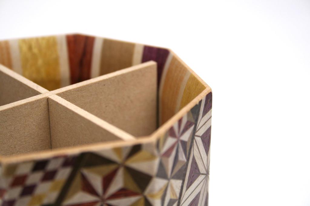 Восьмиугольная подставка для ручек «Маркетри» «Маркетри» Хаконэ Маруяма Буссан (большой)