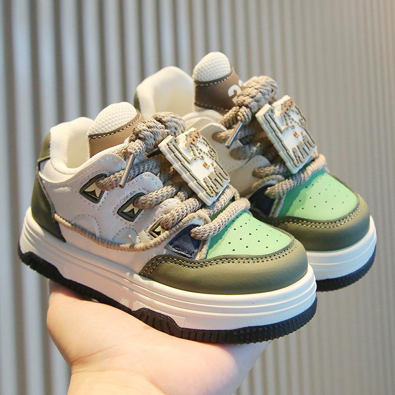 Детская спортивная обувь 2025 весна и осень новая обувь для девочек в повседневном стиле мультяшная обувь для мальчиков на доске мягкая подошва легкая детская обувь