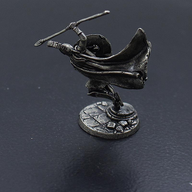 White Copper Spartan Shogun Warrior Chess Piece Ornament – Retro Soldier Toy Gift for Boys