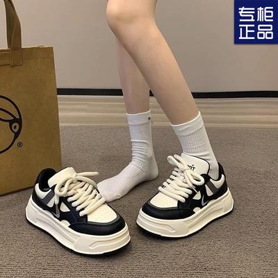 Весна 2025 года, новые нишевые популярные супер-огненные маленькие белые туфли, женские спортивные и любительские туфли для сноуборда, универсальные туфли на платформе для хлеба