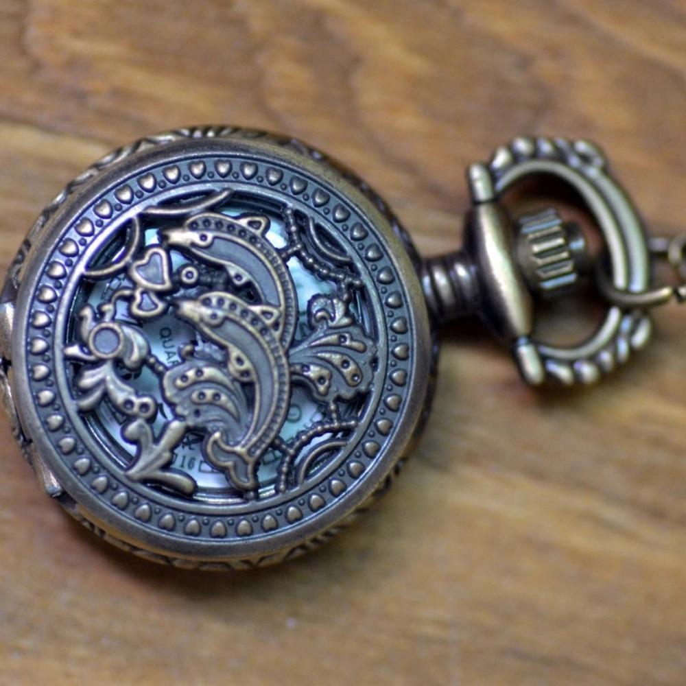 Creative Retro Flip Pocket Watch Personalized Three-dimensional Engraved Vintage Necklace Watch for Boys and Girls Commemorative Quartz Watch