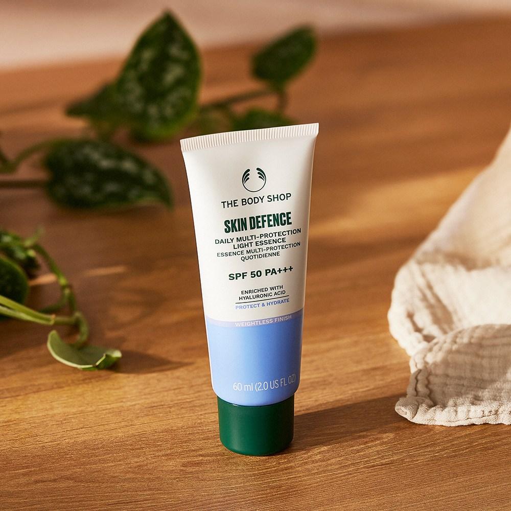 The Body Shop Солнцезащитный крем Skin Defense Daily Multi Protection Light Essence SPF50+ PA+++, 60 мл, 2 шт.