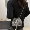 Сумка-ведро с леопардовым принтом и цепочкой, модная сумка на плечо для женщин, сумка через плечо, в которую можно положить мобильный телефон