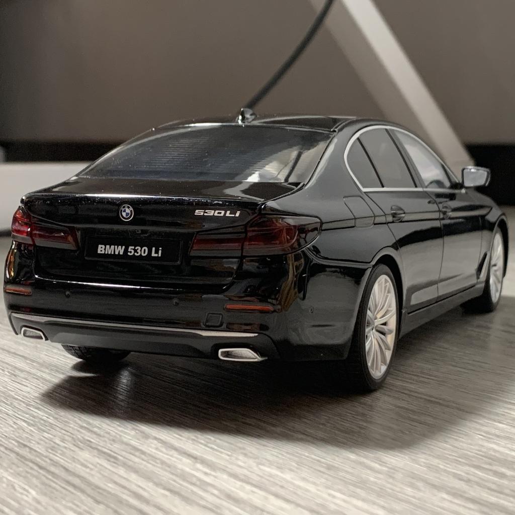1:18 BMW 530Li Большой Роскошный Сплав Автомобиль Литые Модели и Игрушечные Транспортные Средства Модель Автомобиля Игрушки Для Детей Коллекционные Хобби Подарки На День Рождения Мальчики