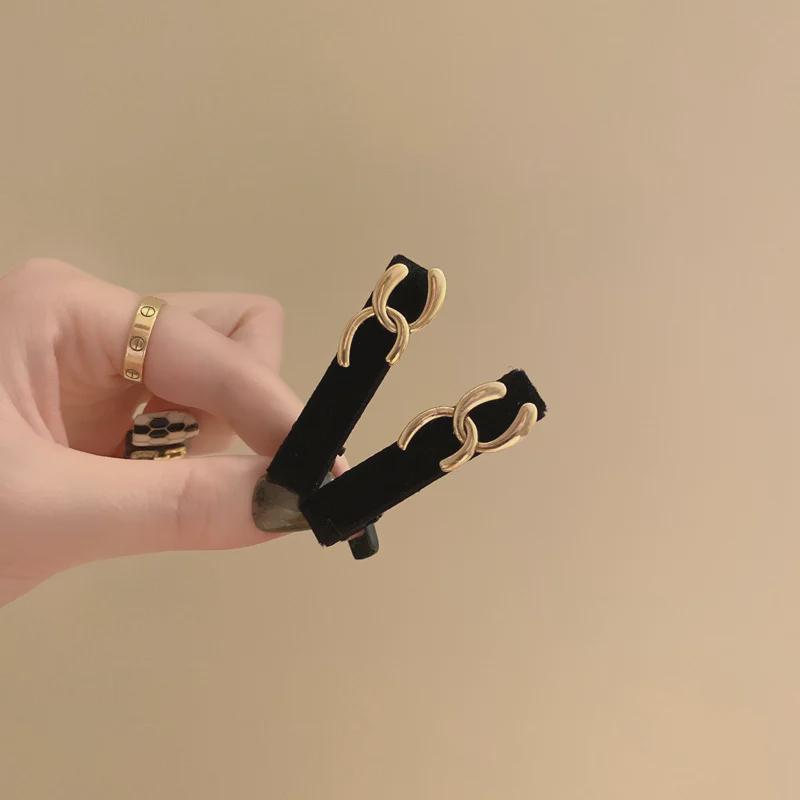 Hepburn-Style Retro French Camellia Pearl Velvet Duckbill Hair Clip for Women