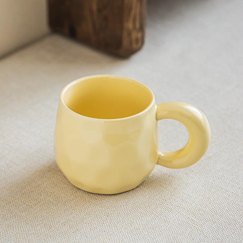 Кружка с кремовой шероховатой ручкой, бытовая чашка, нишевая однотонная керамическая чашка, офисная чашка для питья, чашка для завтрака