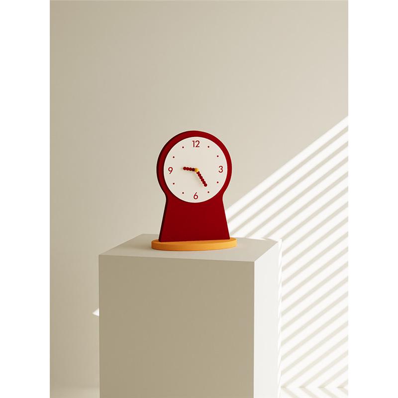 Элегантный настольный clock ornament: Креативный дизайн для маленькой гостиной и прикроватного столика