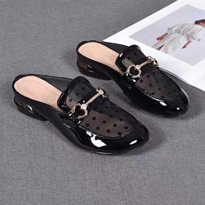 Модные мягкие кожаные сетчатые прохладные тапочки женские 2025 летняя обувь сандалии на мягкой подошве низкий каблук толстый каблук модные сандалии-полушлепки с закрытым носком