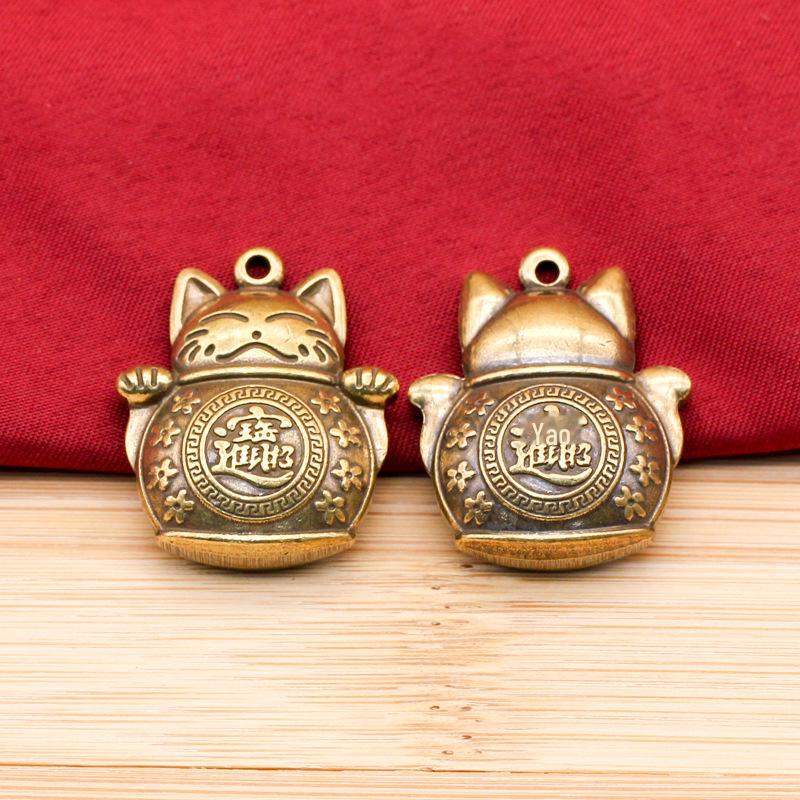 Подвеска-брелок Lucky Cat из цельной латуни: Ретро-медные изделия для мужчин и женщин – стильный автомобильный аксессуар.