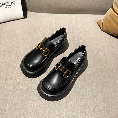 Туфли с большим носком на толстой подошве, женские весенние новые маленькие кожаные туфли в британском стиле, студенческие одинарные туфли с металлической пряжкой, черные удлиняющие туфли