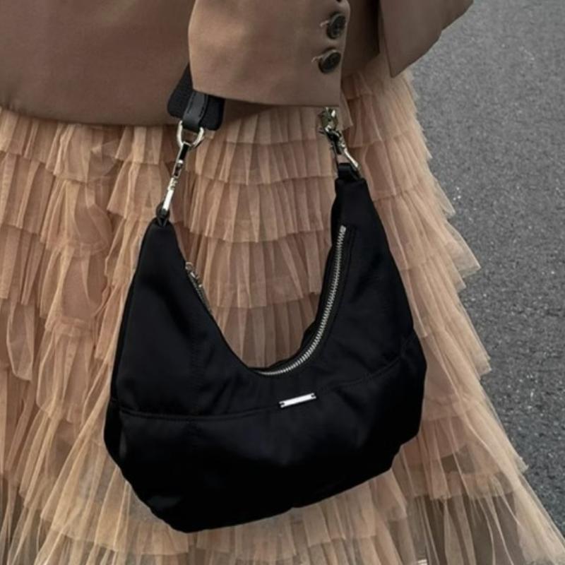 Fashion Bags Female Shoulder Bags New Black Advanced New Moon Package Women's Zipper Handheld Bag Leisure Commuter Axillary Bags