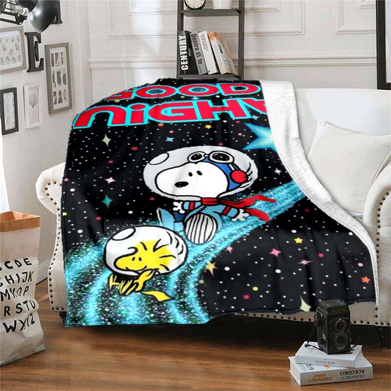 This adorable 3D Snoopy cartoon flannel blanket is comfortable and soft, perfect for use in bedrooms, beds, sofas, picnics, and