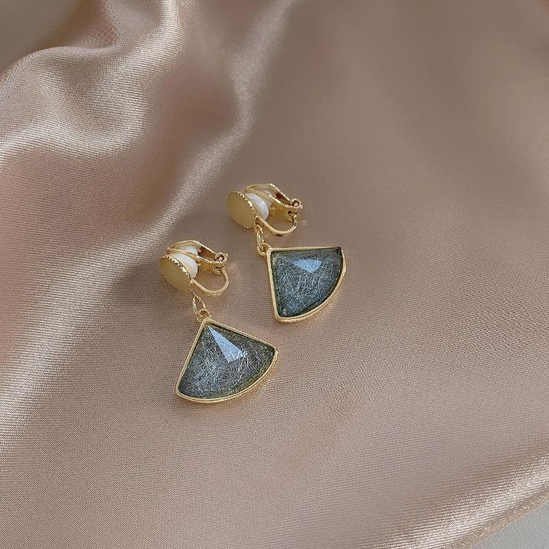 Korean Version of Advanced Ear Clip Without Ear Hole Women's Fashion Retro Versatile Cool Style Temperament Simple Earrings