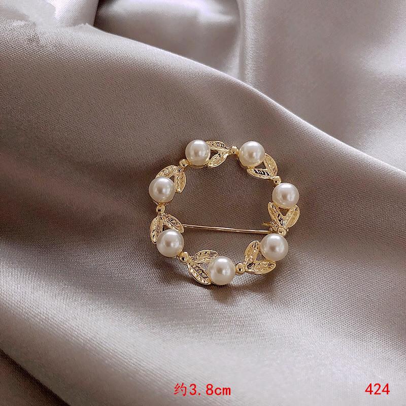 Circle brooch Women's Japanese silk scarf buckle Anti-light buckle Personalized pin Fixed clothes accessories Geometric modeling