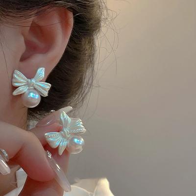 Серьги-пусеты с жемчужными бантиками, милые, простые и элегантные, нишевая легкая роскошь, высококлассные и универсальные серьги.