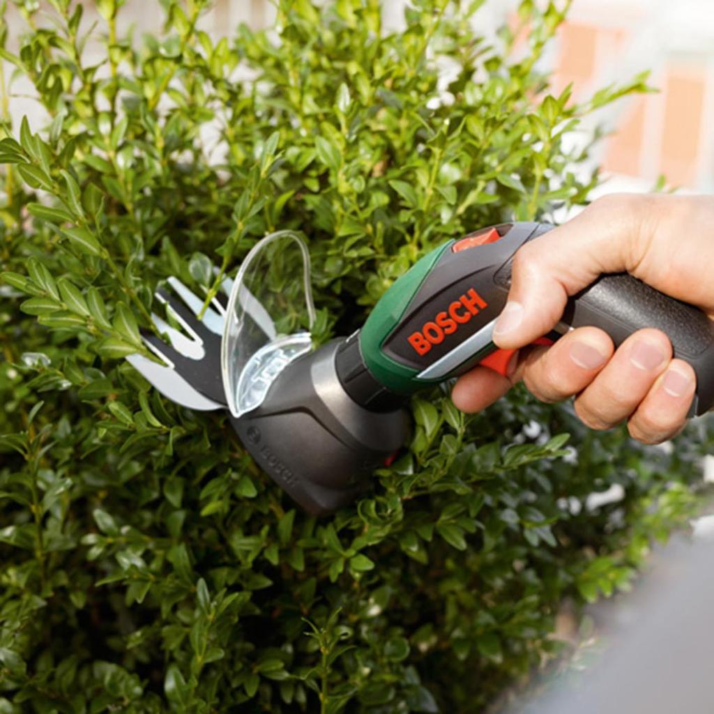 Bosch Аккумуляторная электрическая отвертка IXO5 со светодиодной подсветкой, зарядным устройством, набором адаптеров для садового триммера, переключателем прямого/обратного хода, (10 бит, в комплекте) +