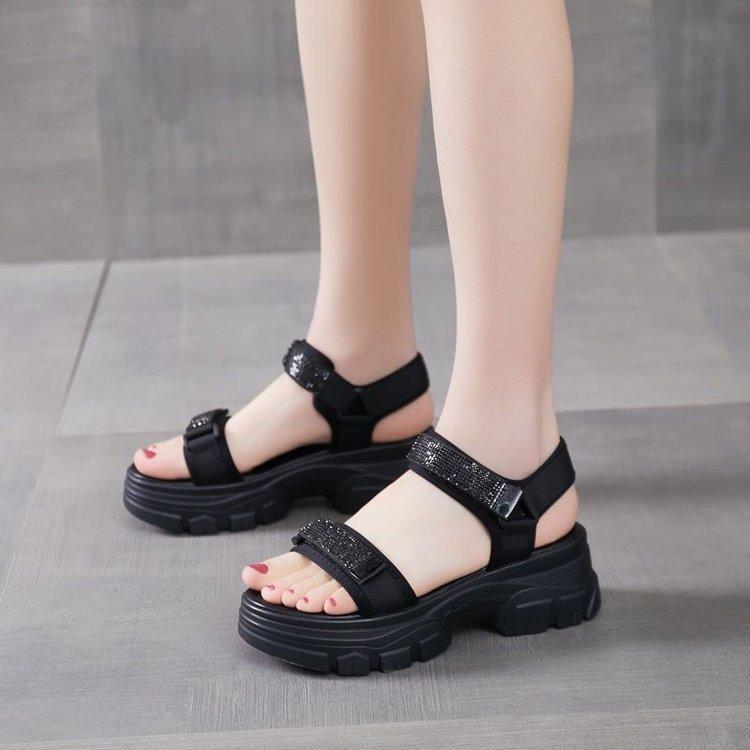 Босоножки на платформе со стразами, женские новые туфли-бублики летом 2024 года, модная верхняя одежда для увеличения роста, повседневная пляжная женская обувь