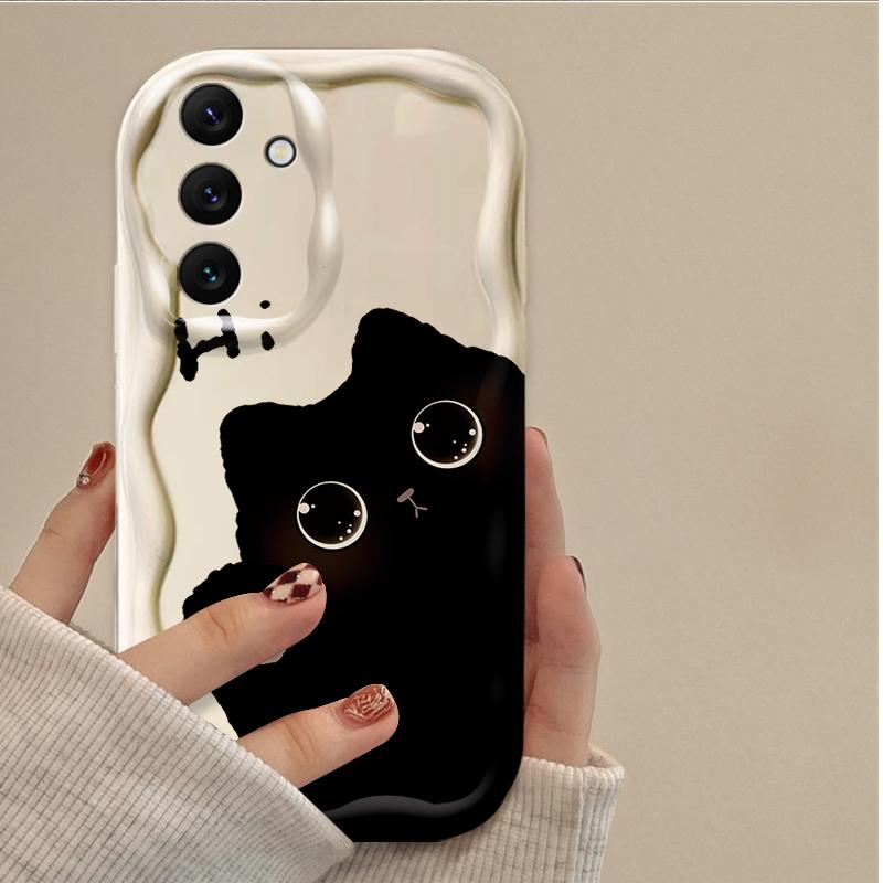 Милый чехол с черным котом с большими глазами для Samsung Galaxy A16 A06 A55 A35 A25 A15 A05 A05S A54 A34 A24 A14 A73 A53 A33 A23 A13 A52 A32 A22