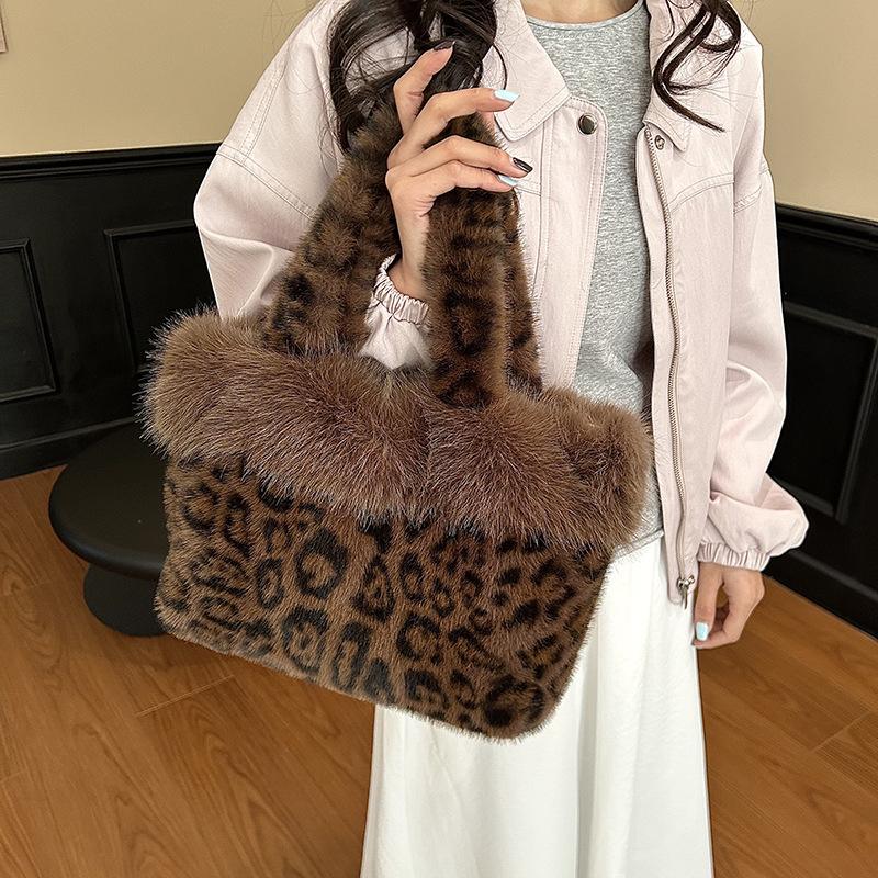 Plush bag autumn and winter leopard print fashion wool bag autumn and winter versatile women's bag foreign style niche design handbag