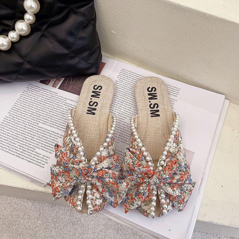Тапочки женские летние верхние туфли 2025 новые маленькие цветочные жемчужные сандалии с сумкой на голову полудраг плоская подошва универсальные модные сандалии с рыбьим ртом