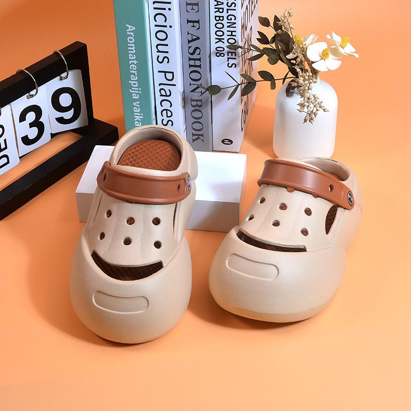 Детские дырчатые туфли, мужские тапочки, летняя пляжная обувь, нескользящие, с закрытым носком, для мальчиков, для детей среднего возраста, детские крутые тапочки, для улицы