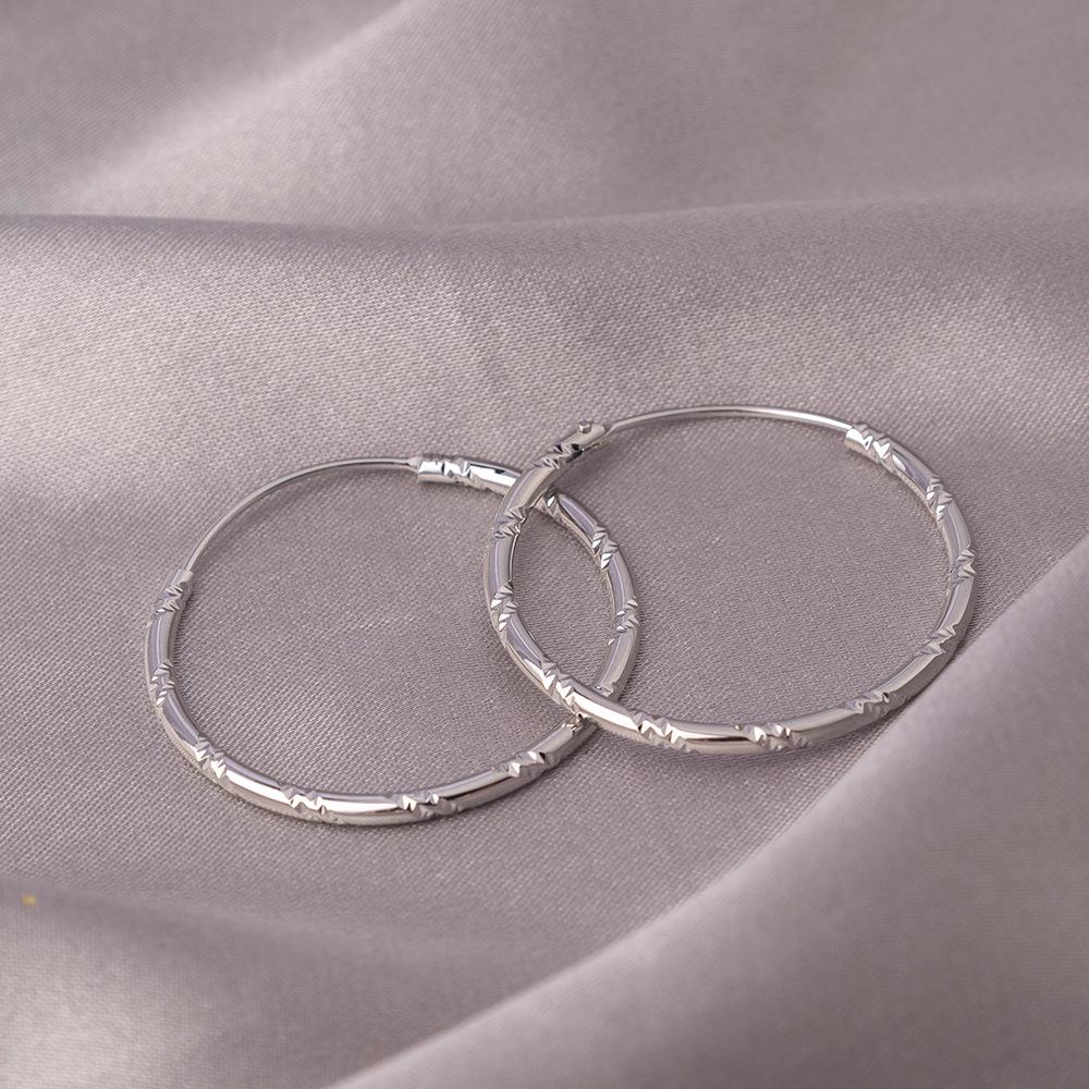 Серьги-иглы из серебра 925 пробы: Легкая роскошь, высококлассные пусеты и универсальный нишевый дизайн в виде колец для работы и стиля