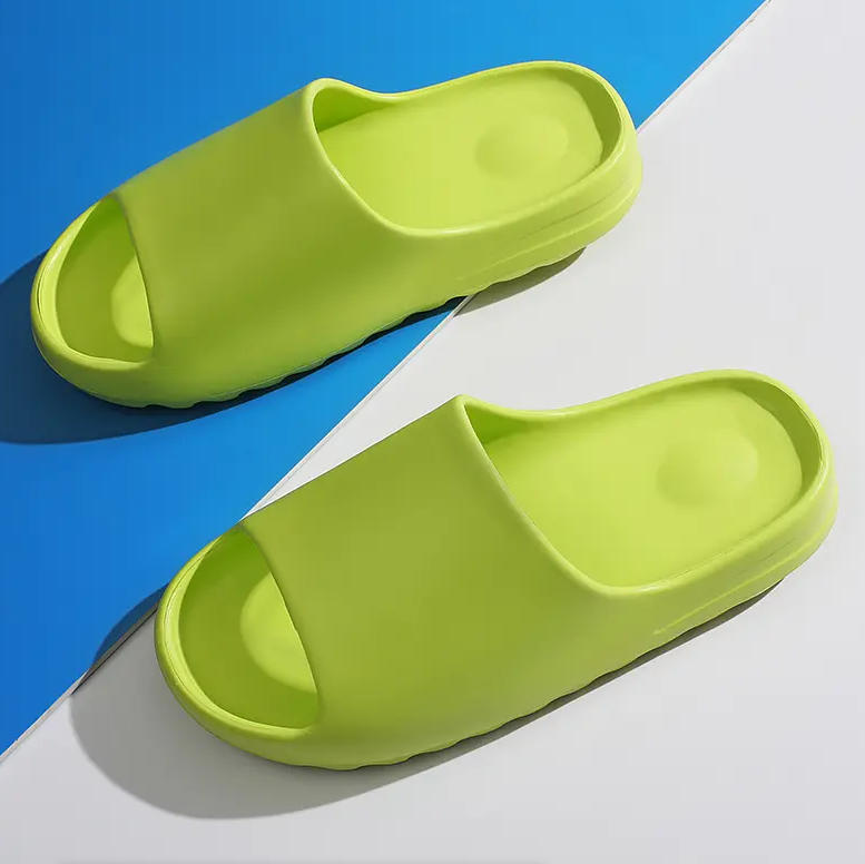 Летние тапочки Мужские с мягкой подошвой Домашние комнатные сандалии на платформе Модные пляжные туфли из губки Пара Нескользящие тапочки для ванной