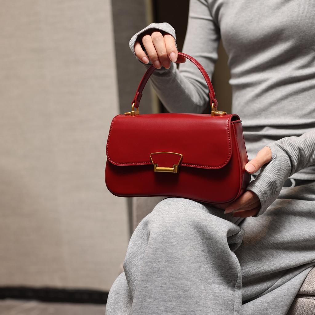 2024 Winter New Niche Design Handbag, Fashionable Commuting Versatile High-End Single Shoulder Crossbody Small Square Bag