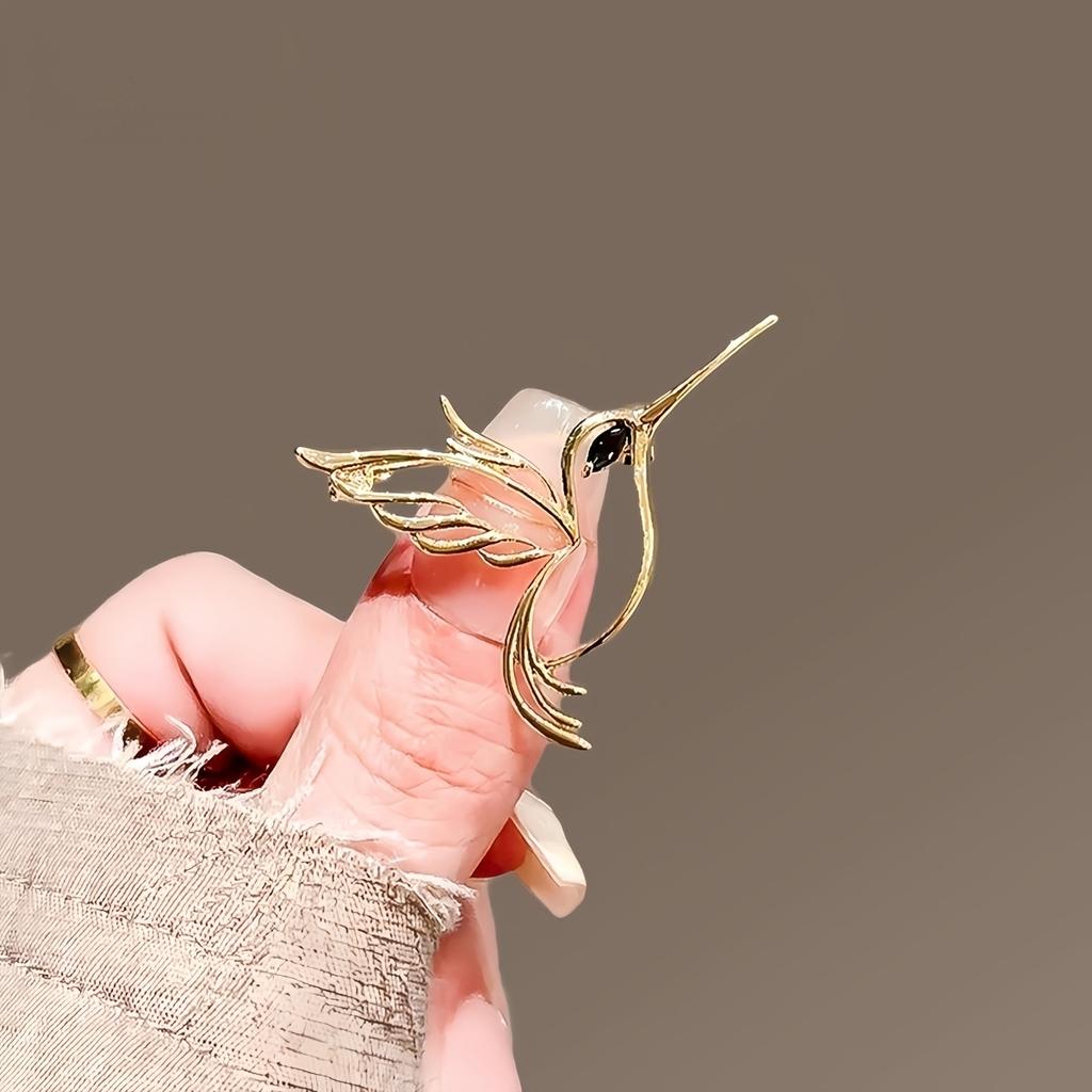 Elegant Hollowed-Out Bird Brooch with Golden-Tone Feathers Black Gemstone Eye - Intricate Animal Motif Jewelry Women Versatile Accessory for Casual