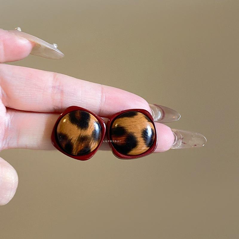 Женские круглые флокированные серьги-кольца с леопардовым принтом: Уникальные европейские statement-серьги Осень/Зима для визуально меньшего лица