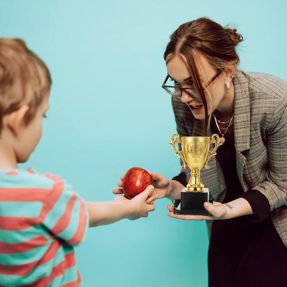 Пластиковая модель Маленький призовой кубок Детская награда победителя Игрушка Детская награда Приз