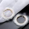 1 пара украшений Великолепный плюшевый дизайн Серьги для повседневной носки Модные золотые серьги-кольца Универсальный пушистый меховой дизайн милый многоцветный